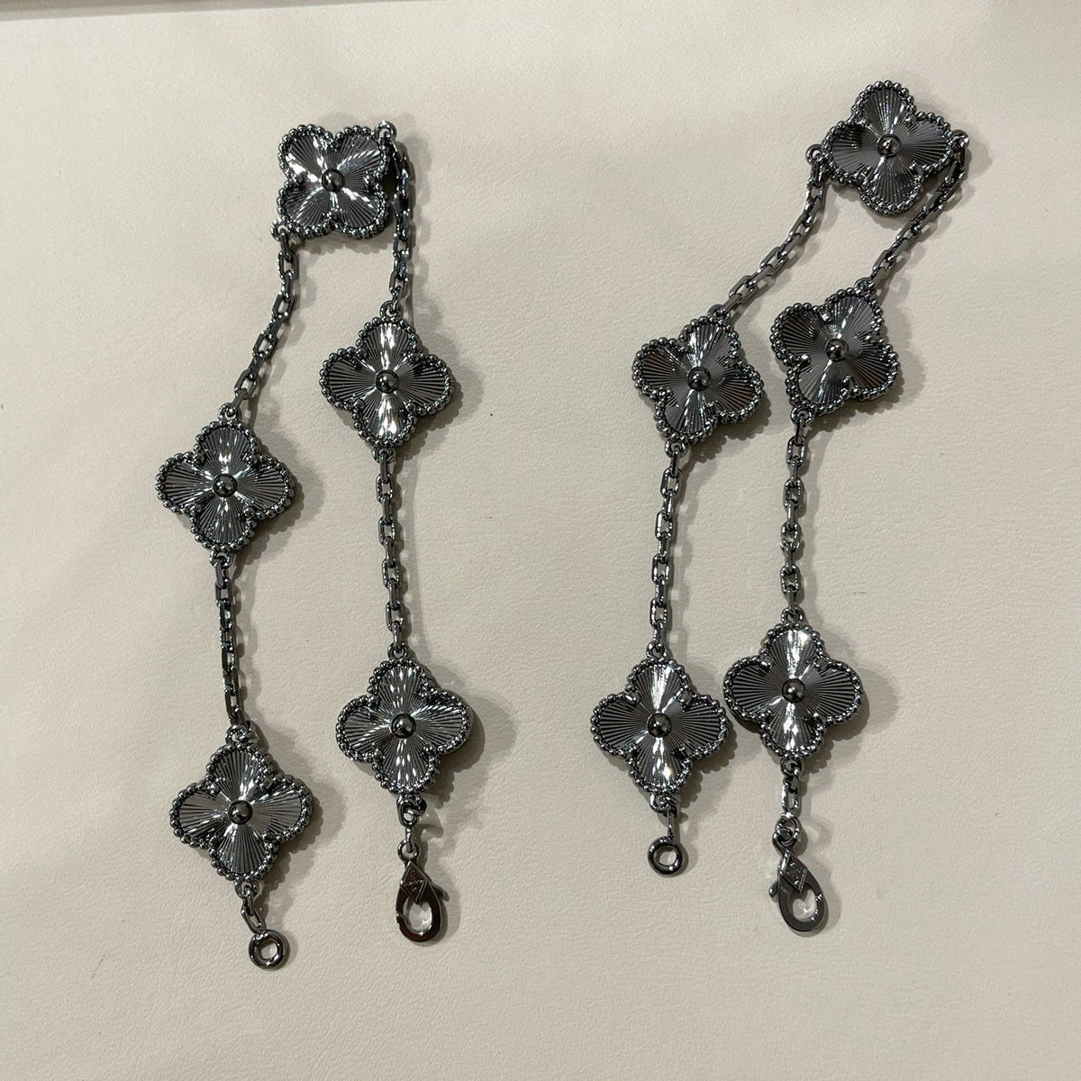 [Lume Jewelry]New CLOVER 5 MOTIF BLACK BRACELET