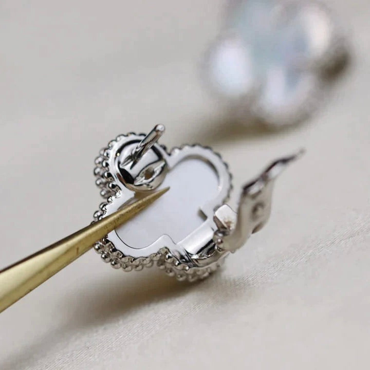 ¡®Lume Jewelry¡¯CLOVER MEDIUM 1 MOTIFS  WHITE MOP EARRINGS SILVER