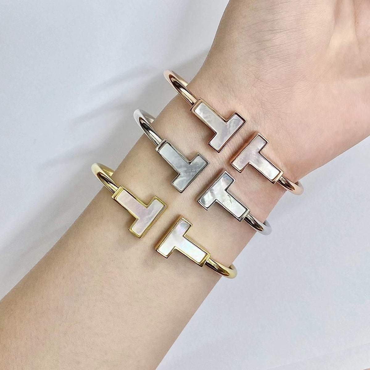 [Lume Jewelry]T WIDE MOP OPEN BRACELET