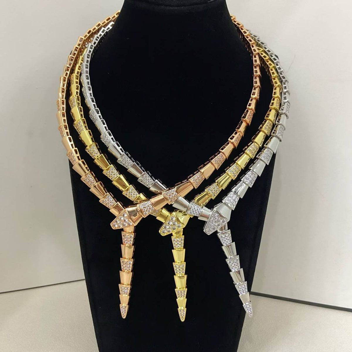 [Lume Jewelry]NEW WIDE BAND INLAID DIAMOND SNAKE NECKLACE
