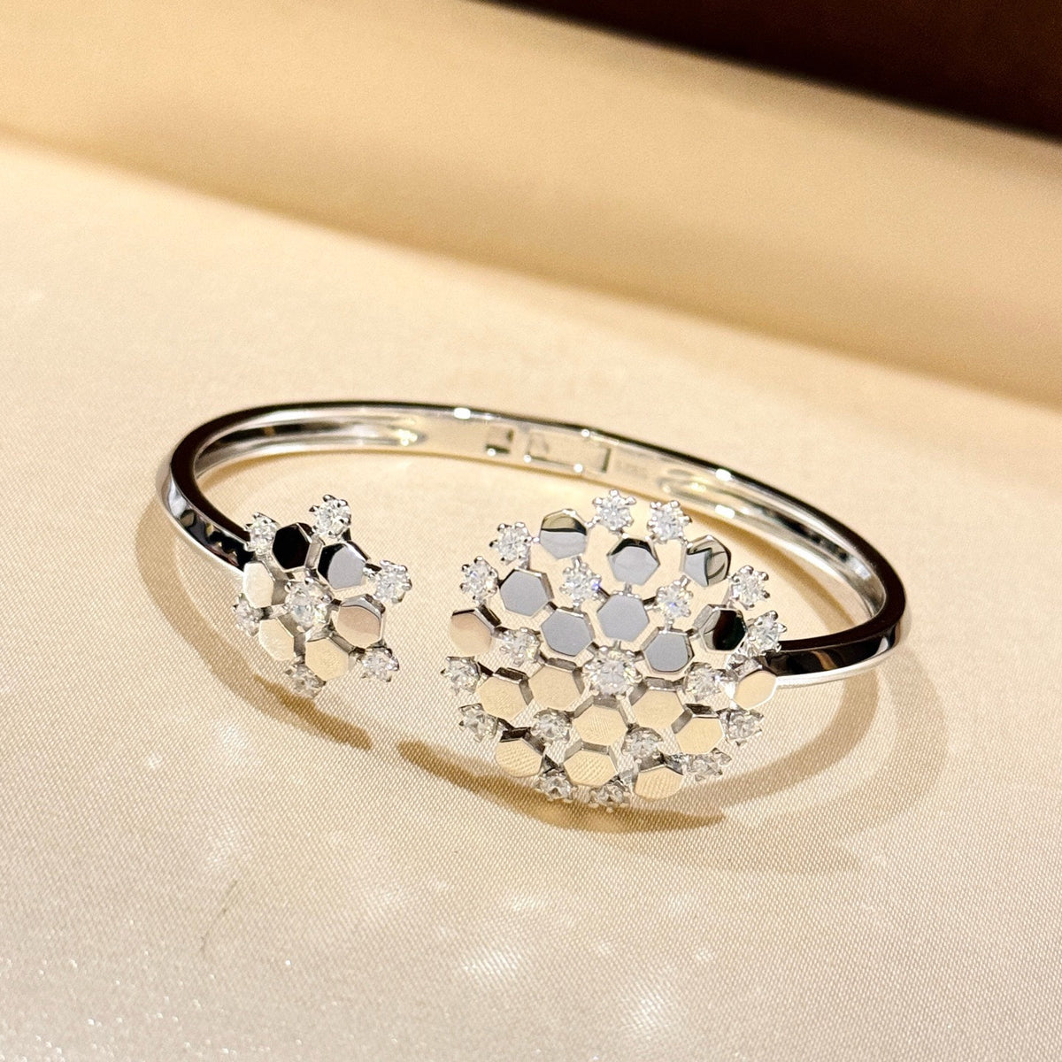 ¡®Lume Jewelry¡¯ Honeycomb Diamond Open Bangle