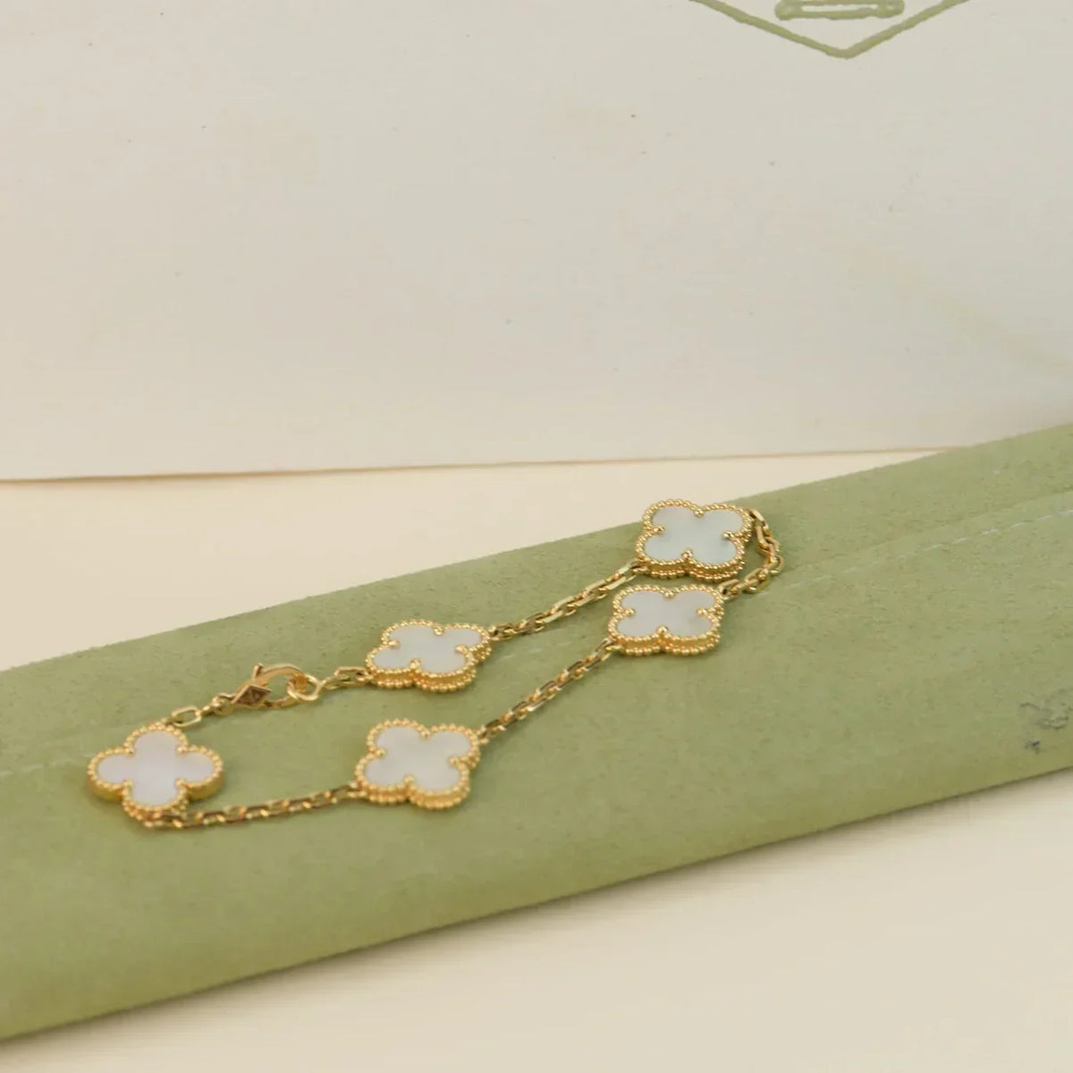 [Lume Jewelry]New CLOVER WHITE PEARL MOP 5 MOTIF BRACELET COLLECTION