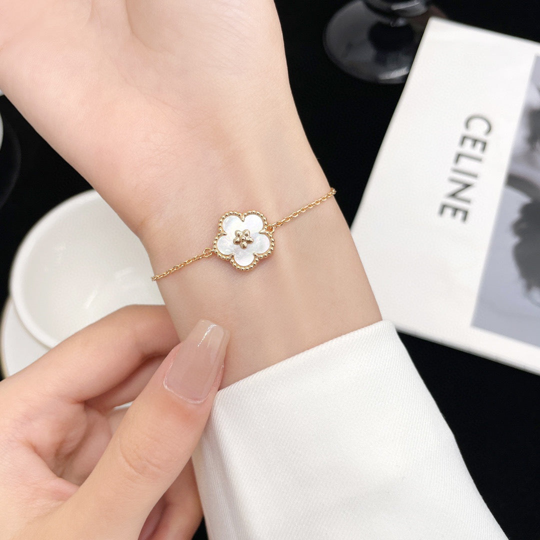 ¡®Lume Jewelry¡¯LUCKY WHITE MOP PLUM BLOSSOM  BRACELET
