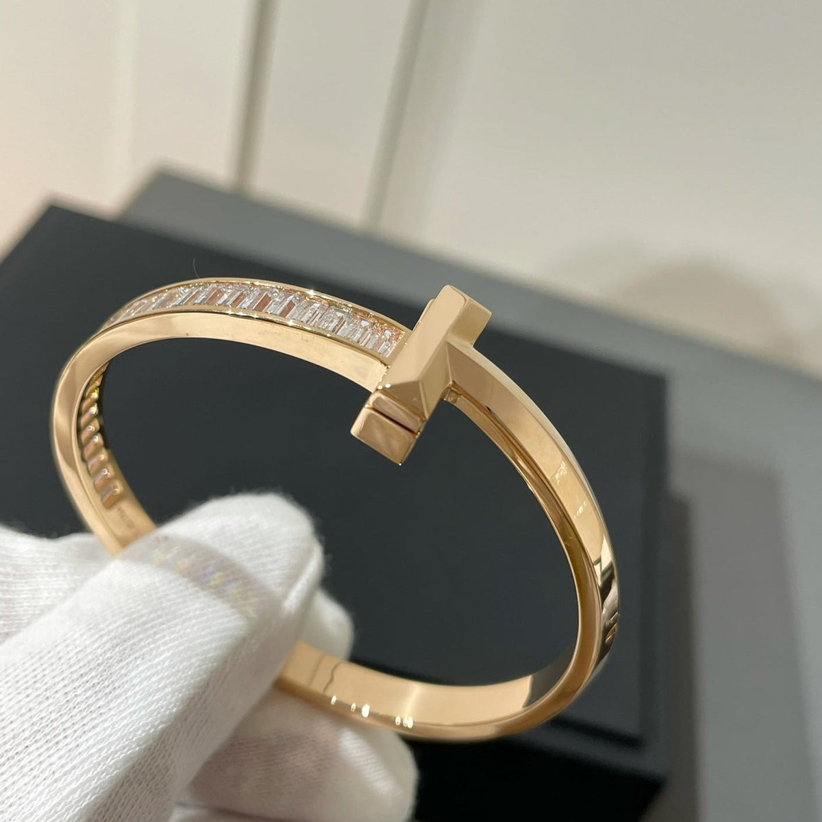 [Lume Jewelry]WIDE HINGED BANGLE PINK GOLD WITH BAGUETTE DIAMONDS