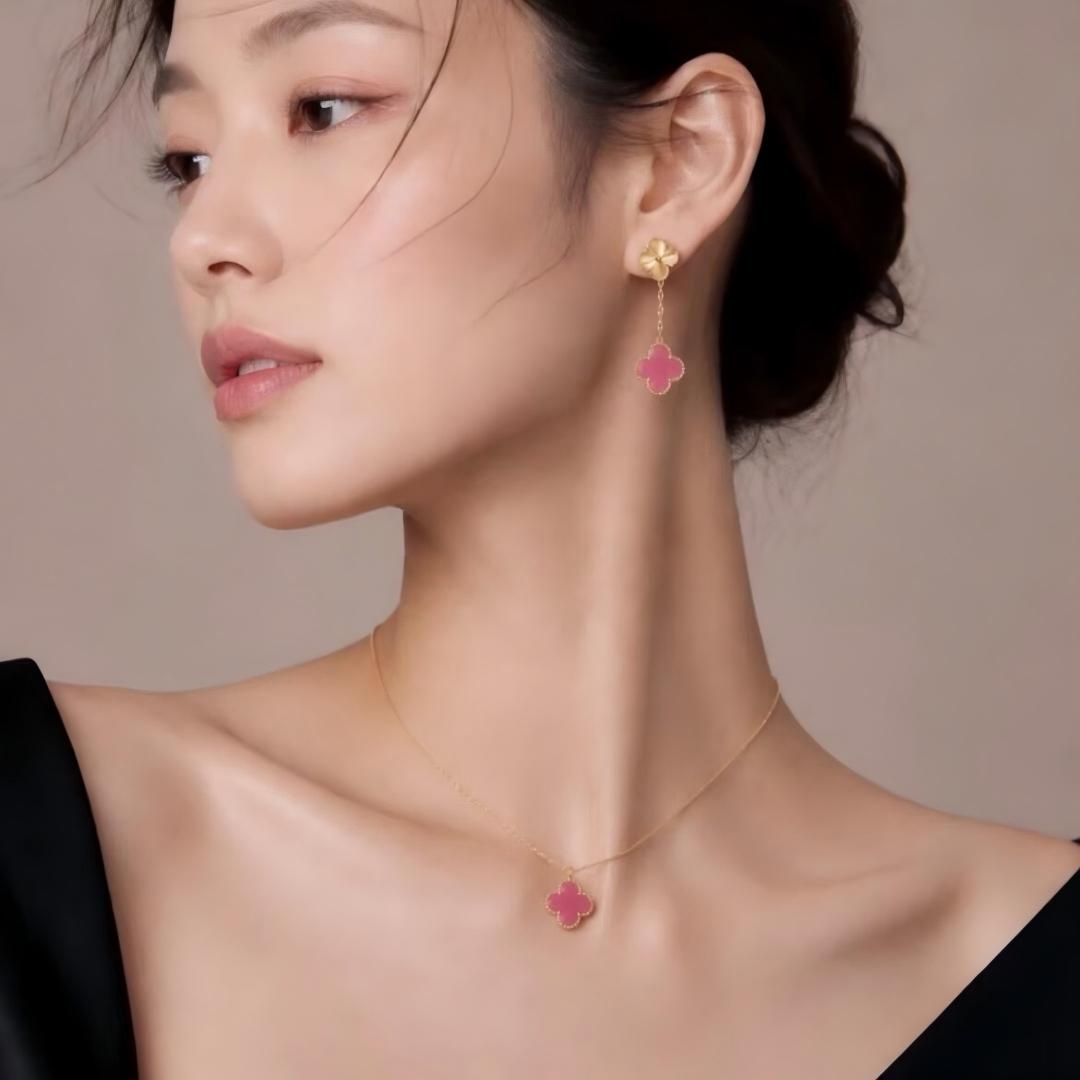 [Lume Jewelry] NEW CLOVER 15MM PINK ENAMEL NECKLACE